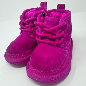 UGG Vibrant Pink Kids Boots sz.6c